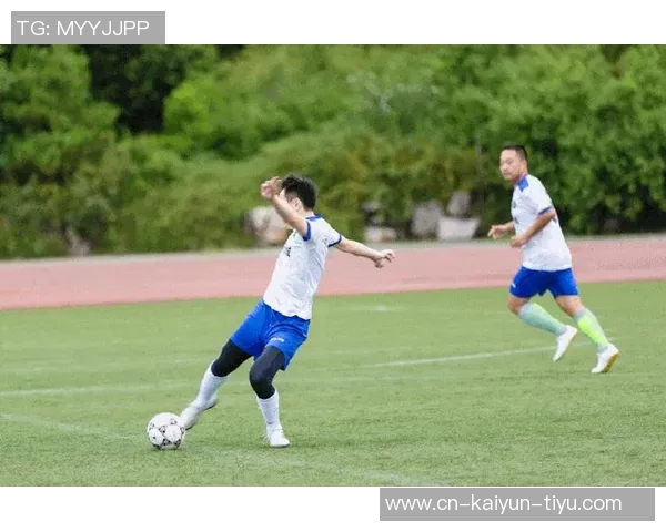 足球论坛热议各大联赛动态球迷分享精彩瞬间与战术分析